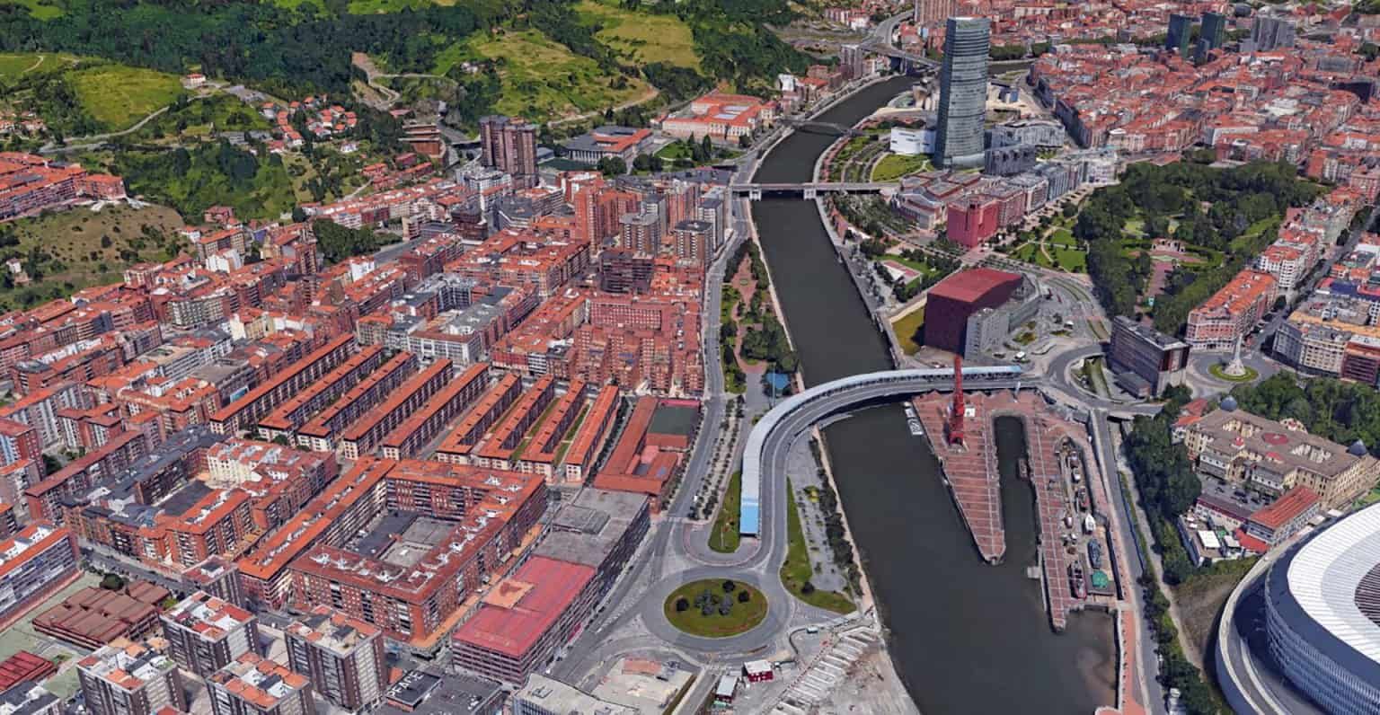 Urbanización o parque ejecutado por Fhimasa en Bilbao, formato panorámico.